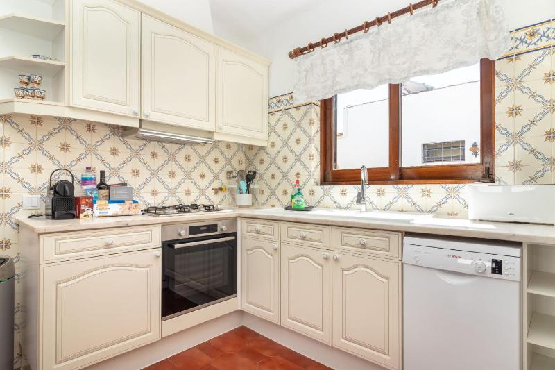 4 Bed Villa Pool & Tennis Court in Carvoeiro - image 7