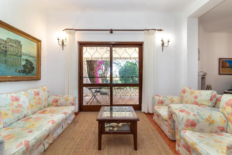 4 Bed Villa Pool & Tennis Court in Carvoeiro - image 15