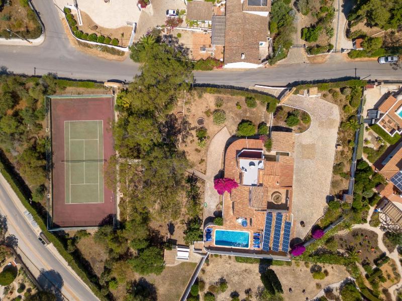 4 Bed Villa Pool & Tennis Court in Carvoeiro - image 14