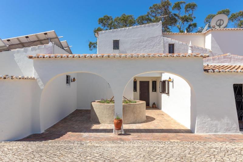4 Bed Villa Pool & Tennis Court in Carvoeiro - image 6