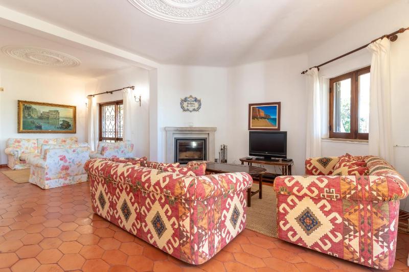 4 Bed Villa Pool & Tennis Court in Carvoeiro - image 11