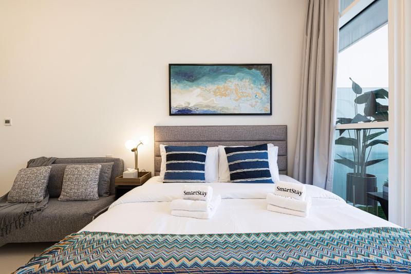 SmartStay at Carson Tower - Panoramic City Views - Modern Luxury Apartments - image 3