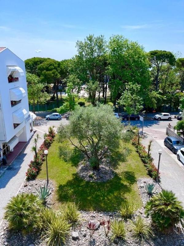 Double or Twin Room with Balcony image 2
