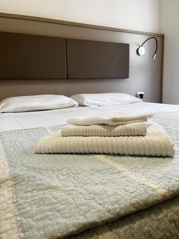 Double or Twin Room with Balcony image 4