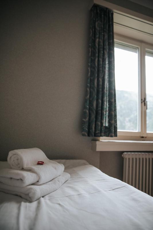 Standard Single Room with Shared Bathroom image 1