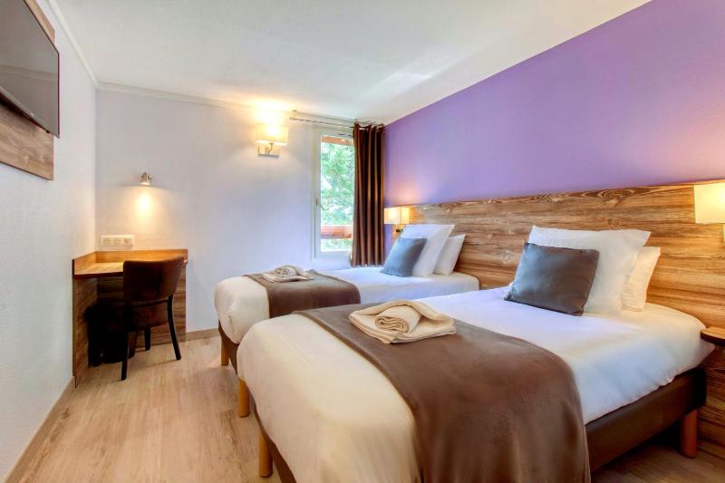 Connecting Quadruple Room image 4