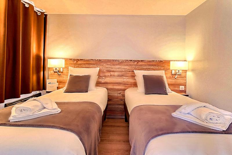 Quadruple Room image 4