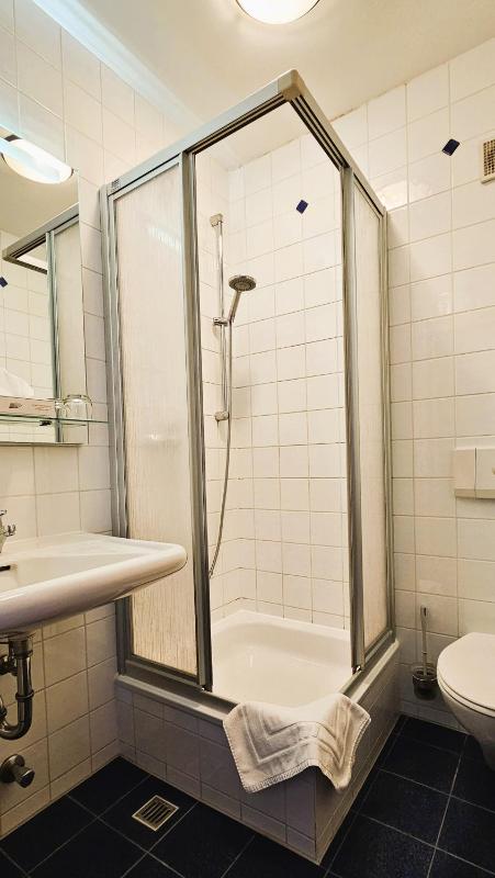 Standard Single Room image 2