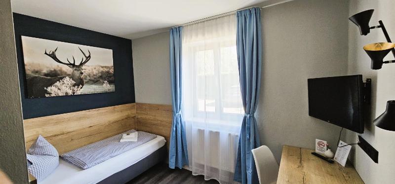 Standard Single Room image 4