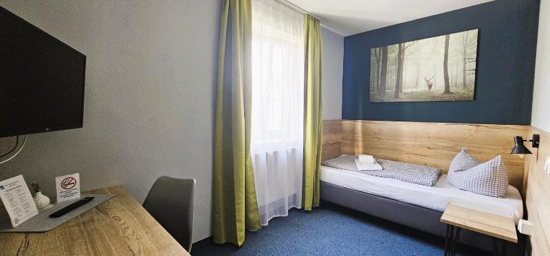 Standard Single Room image 4