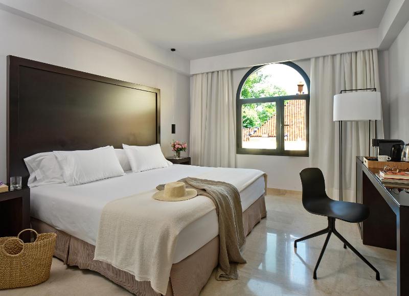Standard Double or Twin Room (1-2 Adults) image 1