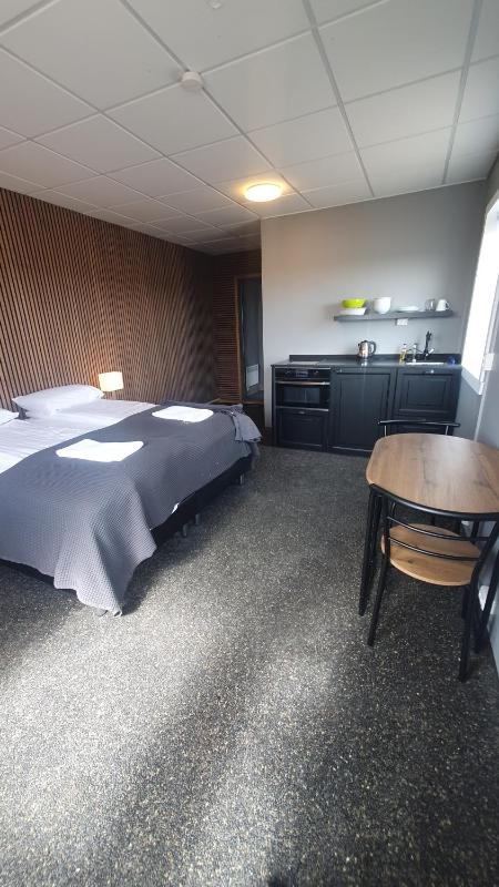 Twin Room with Private Bathroom image 1