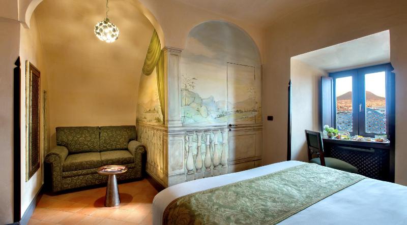 Classic Double or Twin Room with Sea View image 1