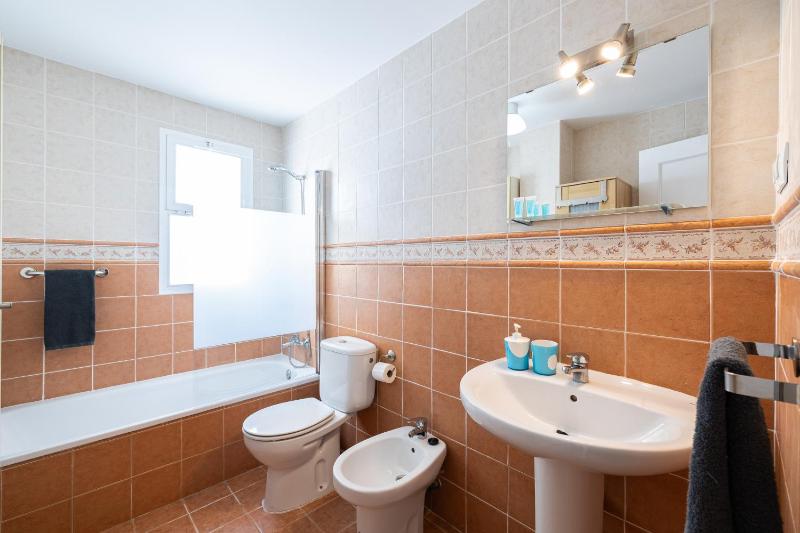 Holidays2Malaga Ancha del Carmen AACC Lift WIFI - image 16