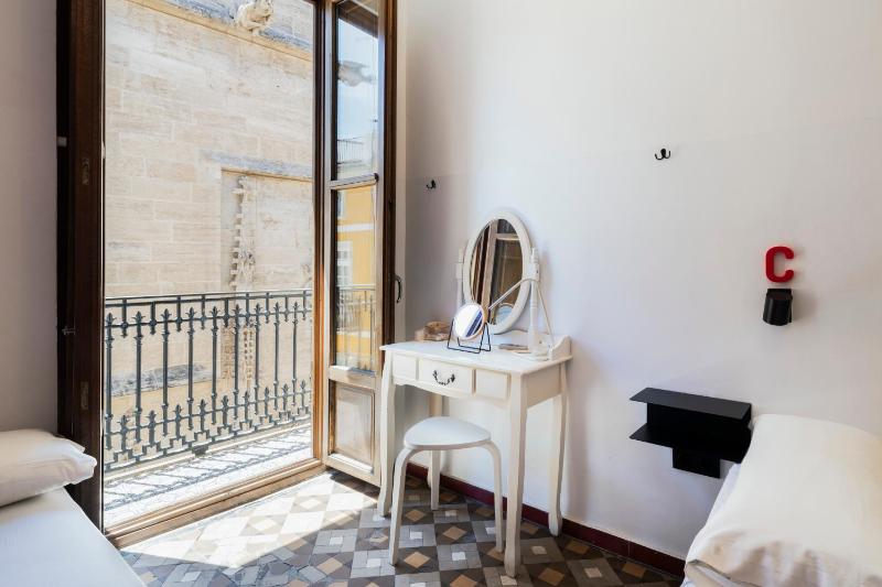 Single Bed in 3-Bed Female Dormitory image 3