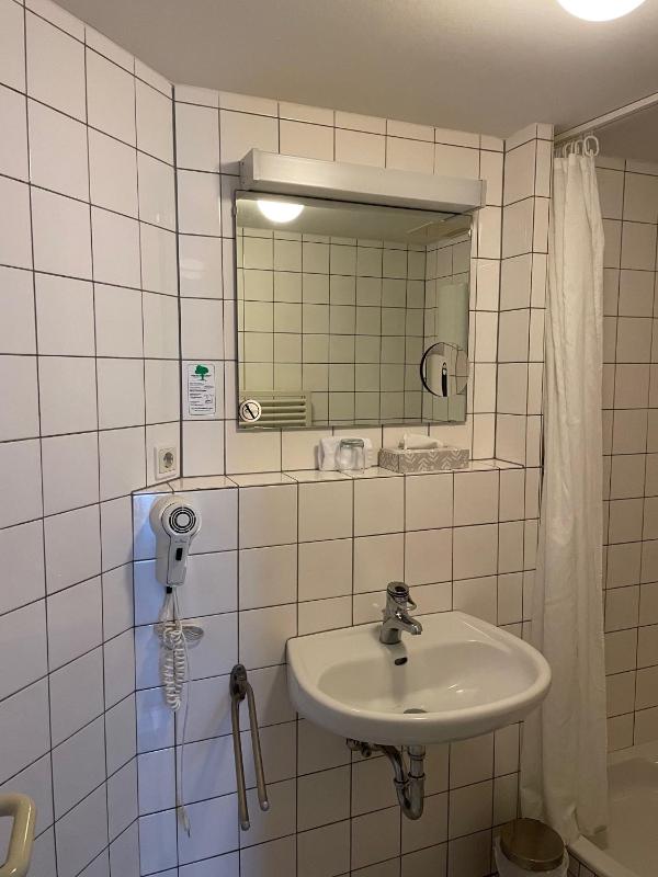 Standard Double Room image 2
