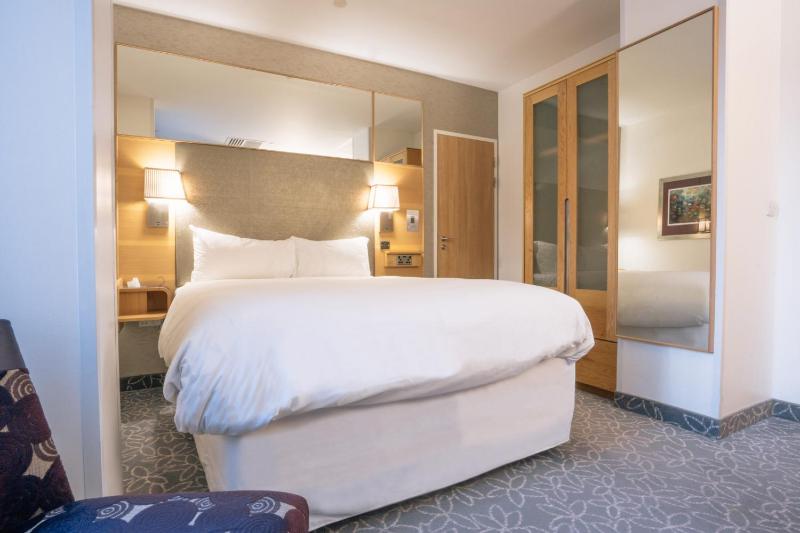Superior Queen Room image 3