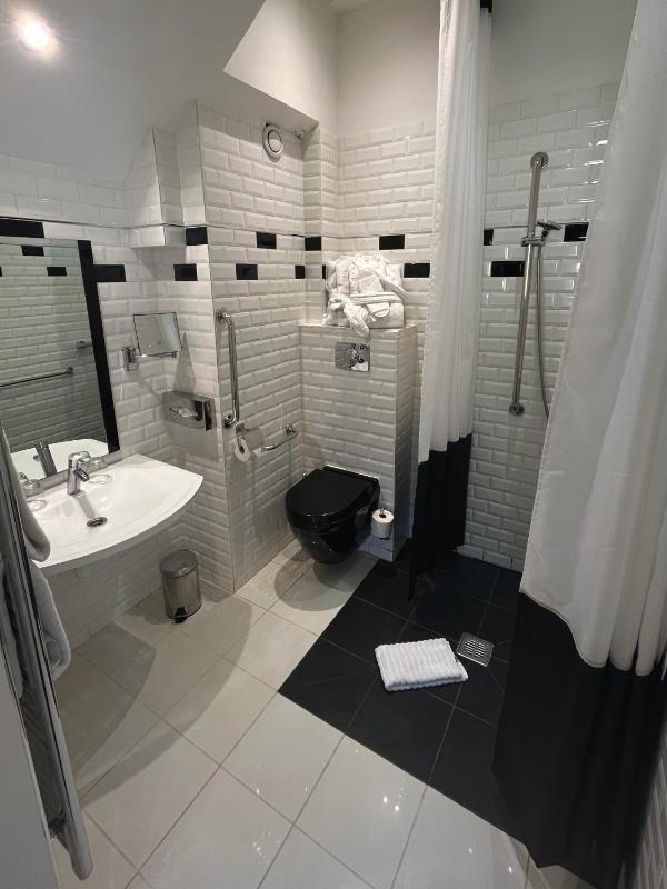 Small Double or Twin Room image 2