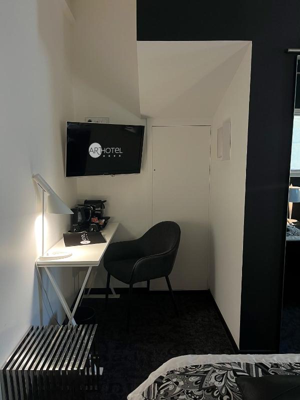 Small Double or Twin Room image 3