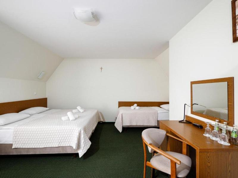 Triple Room with Balcony image 3