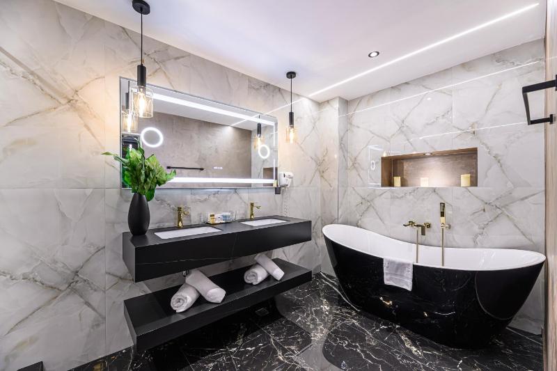 Presidential Suite panoramic Danube View image 2
