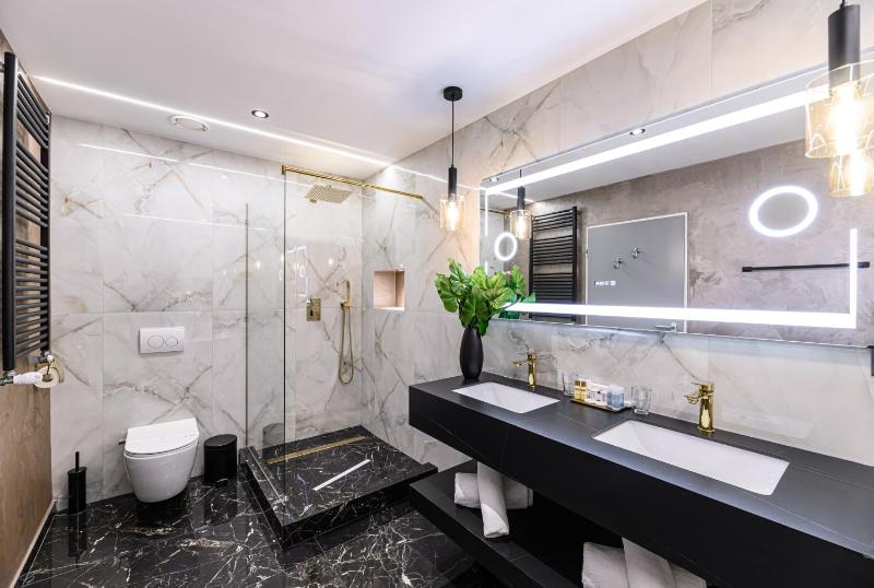 Presidential Suite panoramic Danube View image 4