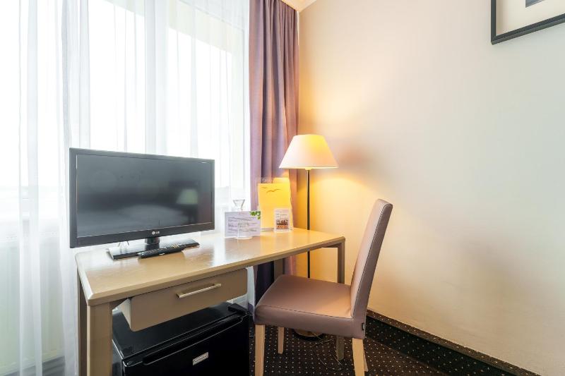 Single Room image 3