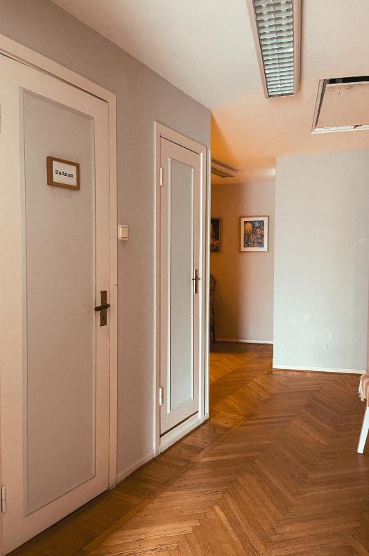 Twin Room with Shared Bathroom image 4