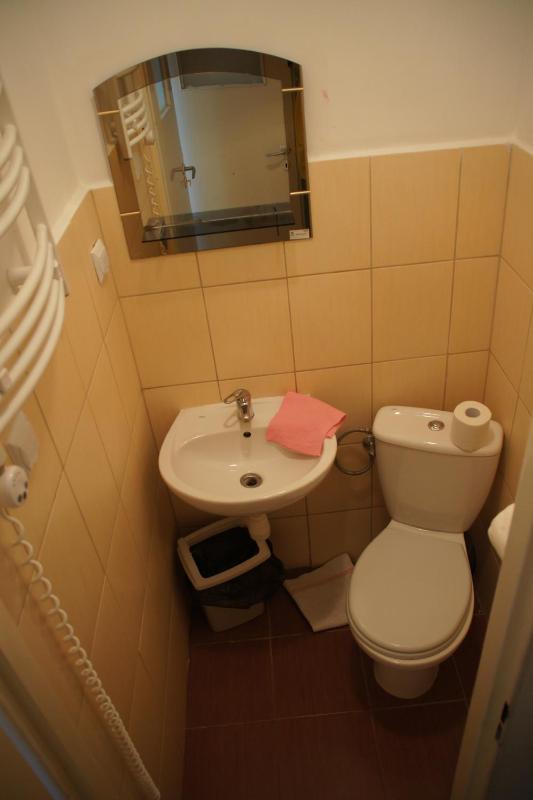 Economy Quadruple Room image 2