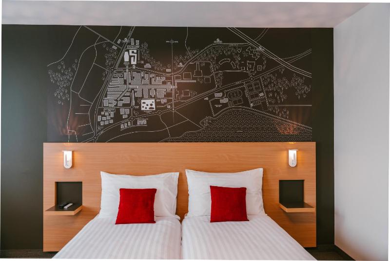 Standard Double or Twin Room image 4
