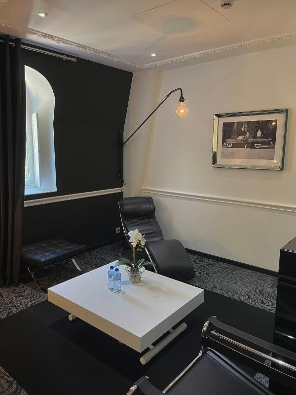 Junior Suite (2 Adults) image 2