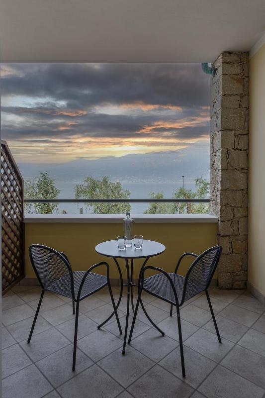 Superior Double Room with Balcony and Lake View image 3
