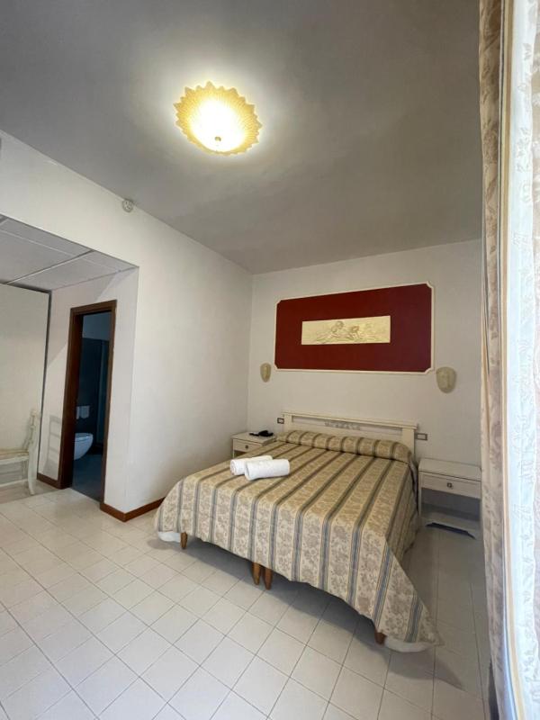 Economy Double Room image 3