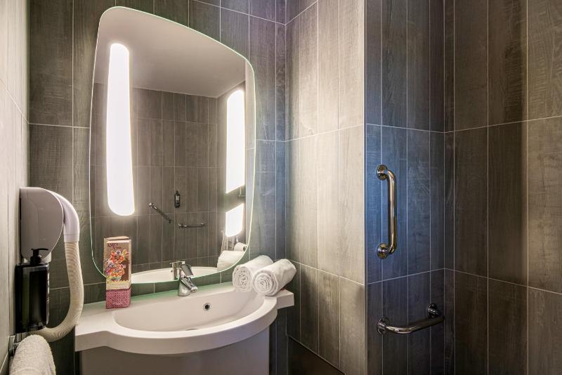 Standard Double Room image 2
