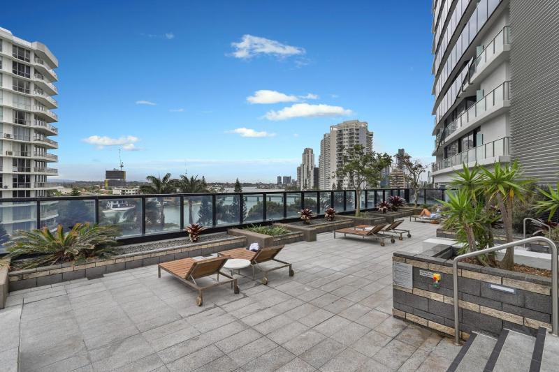 Circle on Cavill  Sky Home! - image 4