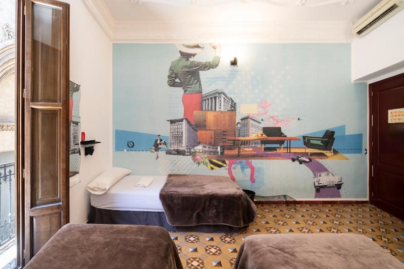 Single Bed in 4-Bed Mixed Dormitory Room image 2