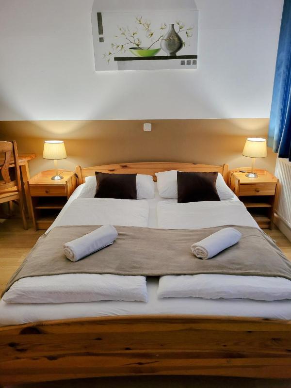 Double Room image 4