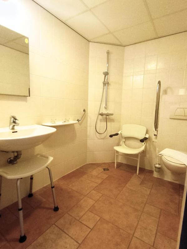 Twin Room - Disability Access image 3