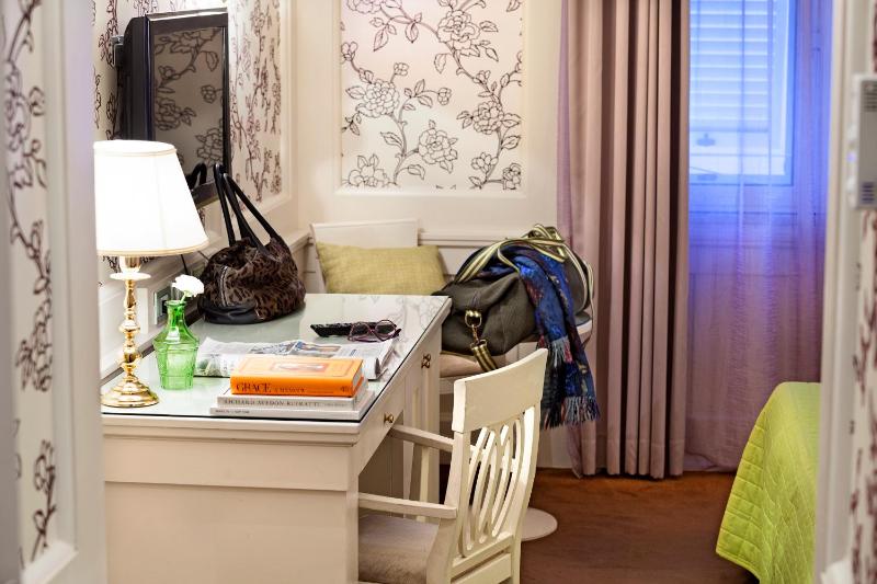 Single Room with Small Double Bed image 1