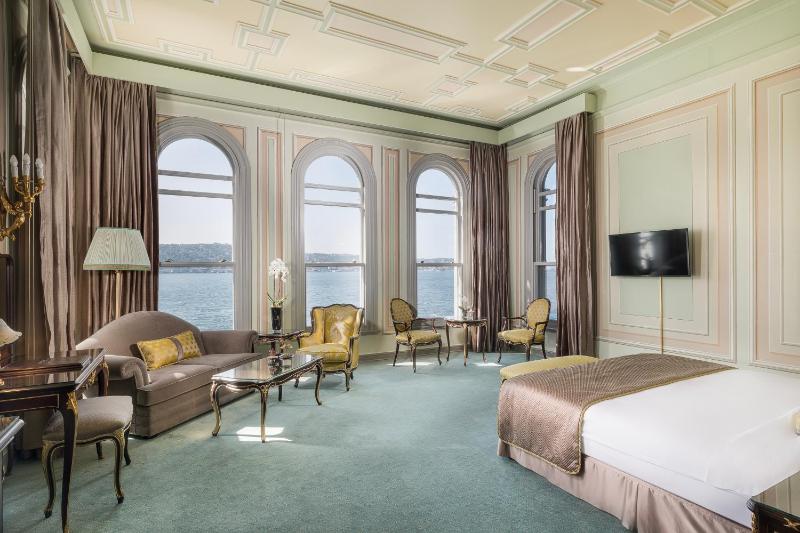 Suite with Sea View image 1
