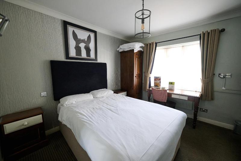Double Room image 3