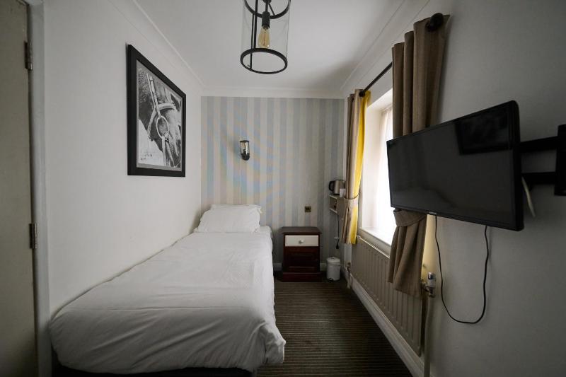 Single Room image 3