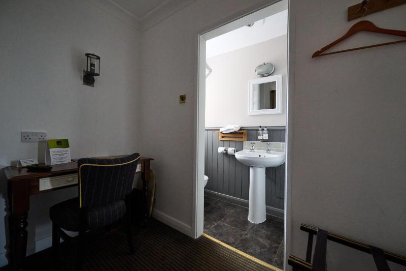 Single Room image 4