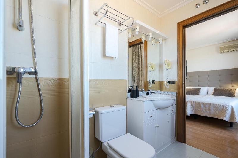 Triple Room with Terrace image 4