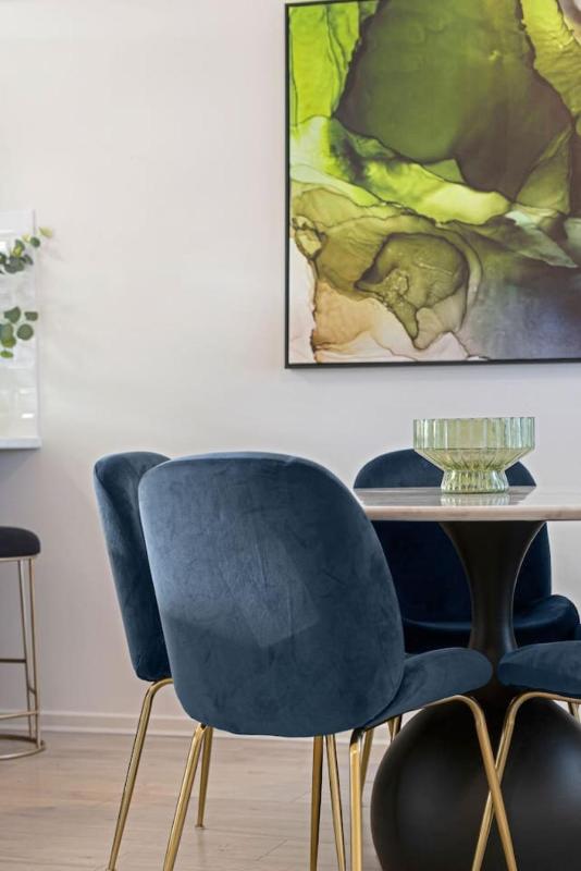 Stylish Urban Retreat on Eden - image 12