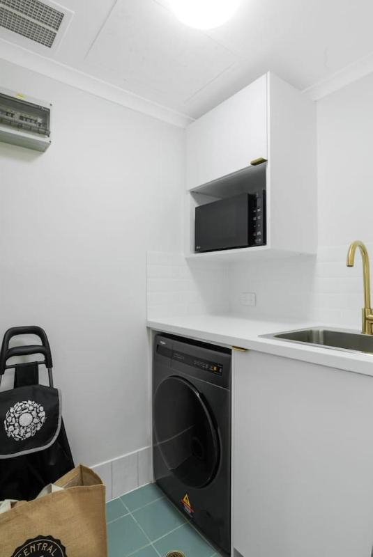 Stylish Urban Retreat on Eden - image 16