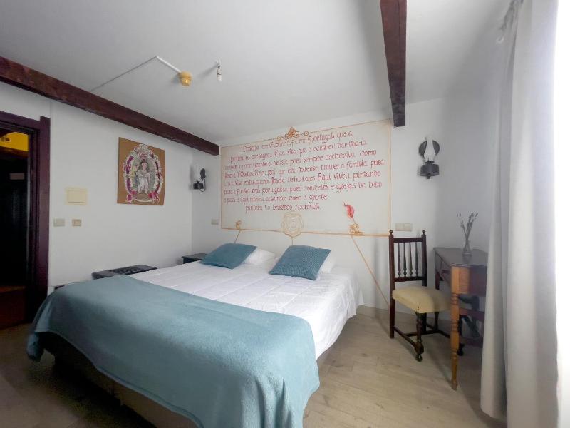 Double or Twin Room image 3