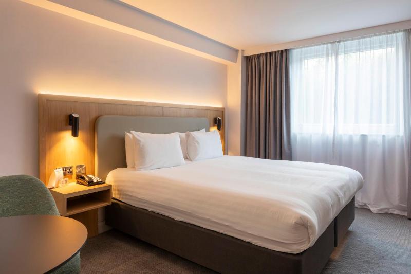 Premium Double Room image 3
