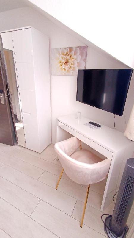 Single Room image 1