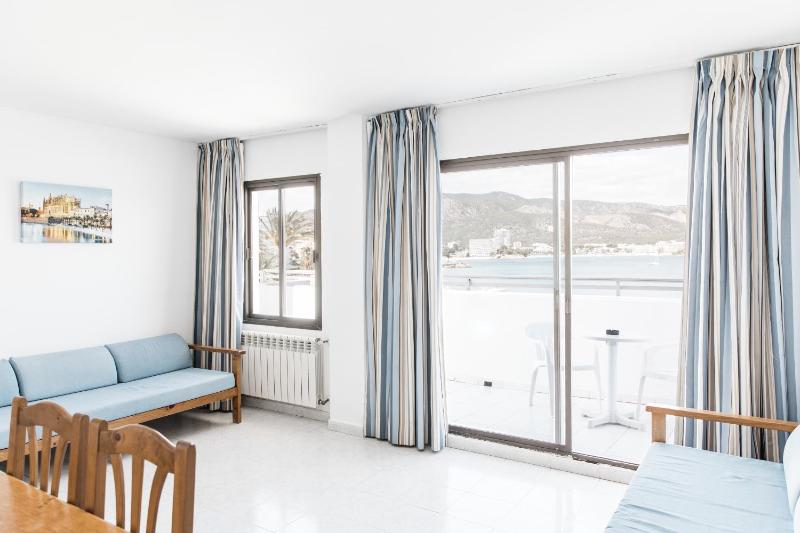 Apartment with Sea View image 1